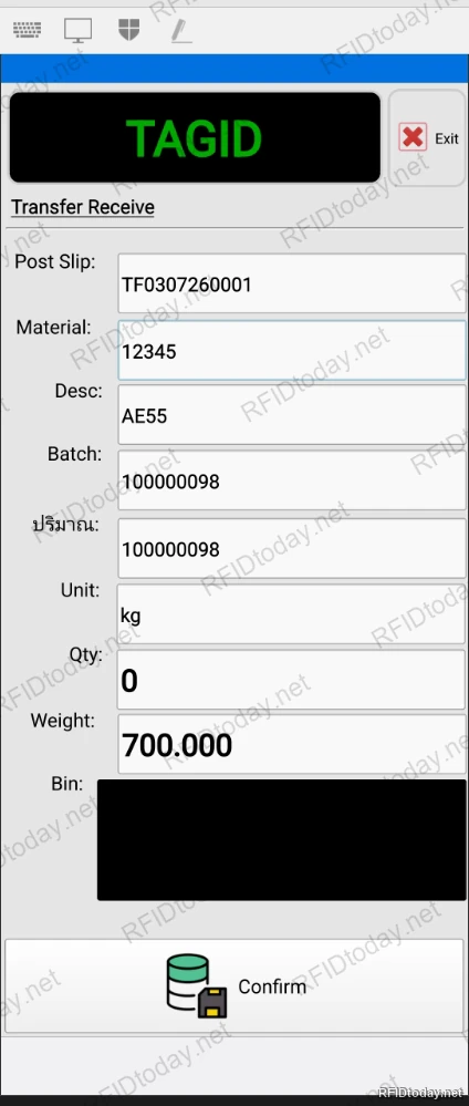 หน้าจอเครื่องอ่าน RFID มือถือ เมนู Transfer Receive แสดงเลขเอกสาร รหัสสินค้า คำอธิบาย Batch ปริมาณ หน่วย น้ำหนัก และปุ่มยืนยัน พร้อมช่อง TAGID ด้านบน