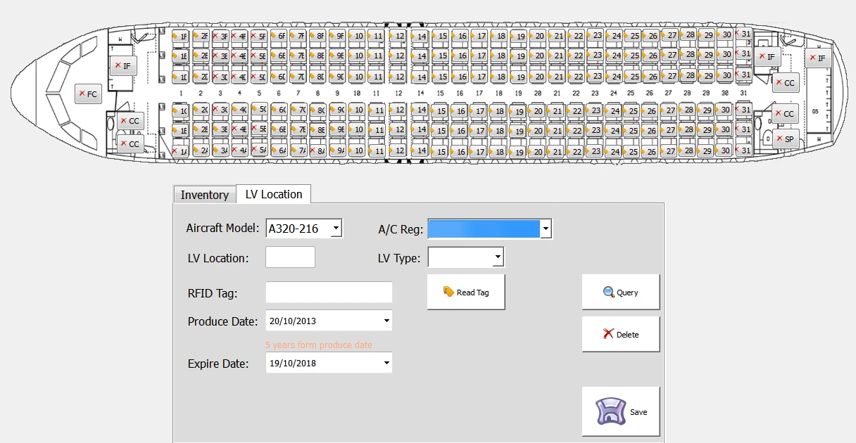หน้าจอโปรแกรมฝั่ง PC แสดงผังที่นั่งทั้งลำพร้อมตำแหน่งเสื้อชูชีพรายที่นั่ง และฟอร์มผูก RFID Tag เข้ากับตำแหน่ง พร้อมวันผลิตและวันหมดอายุ