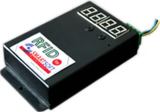 เครื่องอ่าน HF RFID ประจำโต๊ะ ตัวเครื่องสีดำพร้อมจอตัวเลขแสดงผลบนฝาเครื่อง